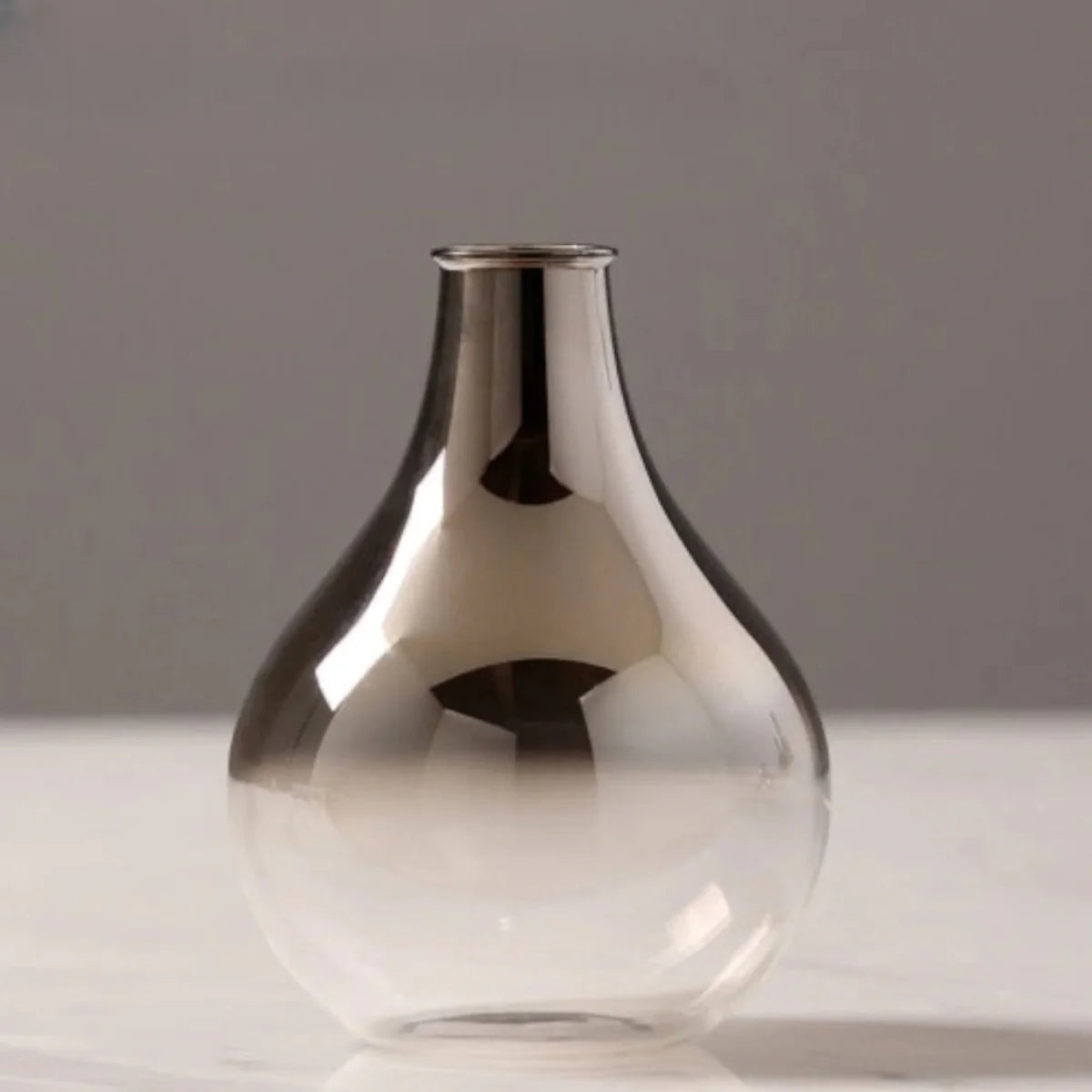 Elegant Floral Vase – Timeless Design for Modern Spaces