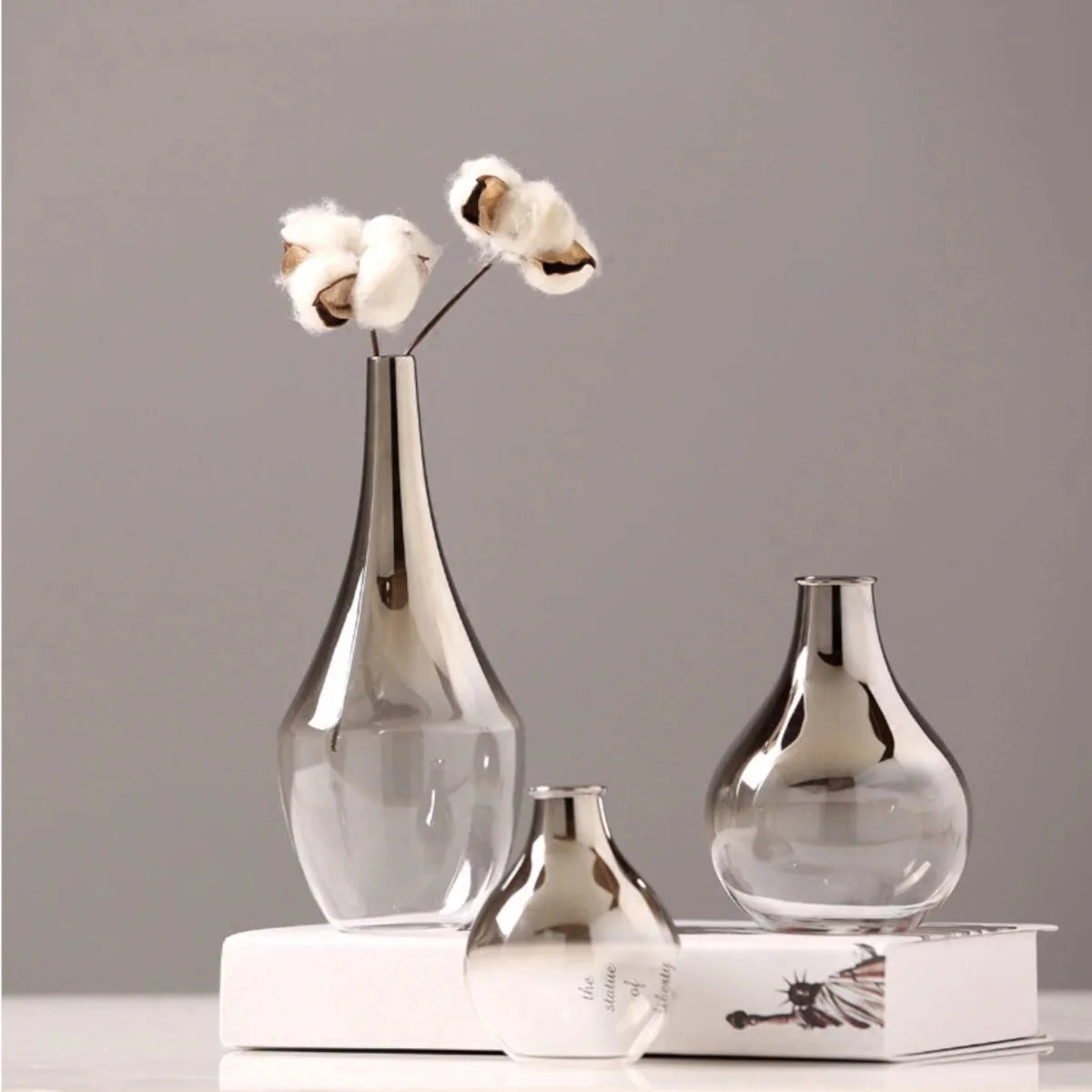 Elegant Floral Vase – Timeless Design for Modern Spaces
